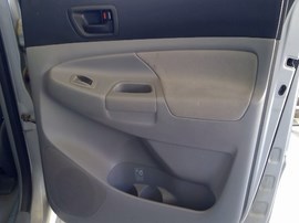 2008 TOYOTA TACOMA, SILVER, SR5, CREW CAB, 4.0L, AT, 4WD.  Z25078